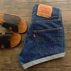 Levi’s 501 denim shorts mid-rise